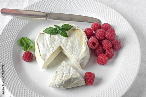 Italienischer Camembert aus Büffelmilch