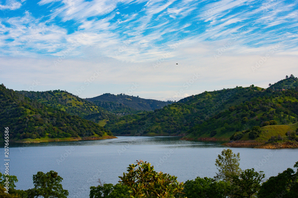 Fototapeta premium New Melones Lake