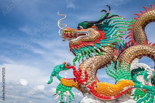  Chinese dragon statue © Thanaphat