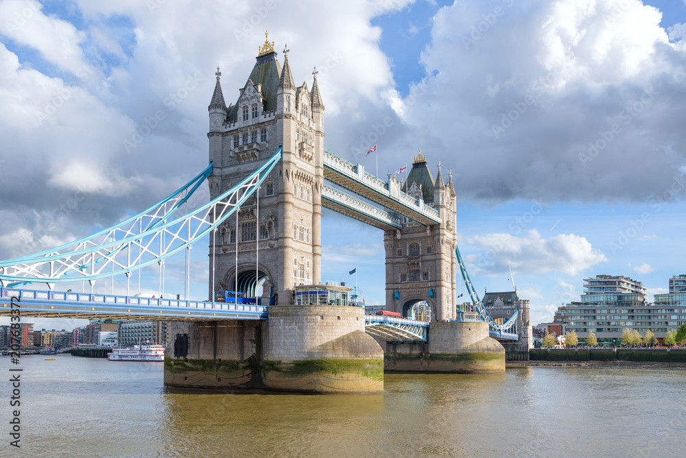 Obraz premium Tower Bridge in London