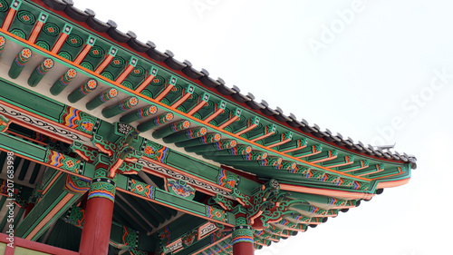 Foto The eaves of the colorful traditional houses.