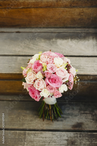 Colorful bridal bouquet © Joaquin Corbalan