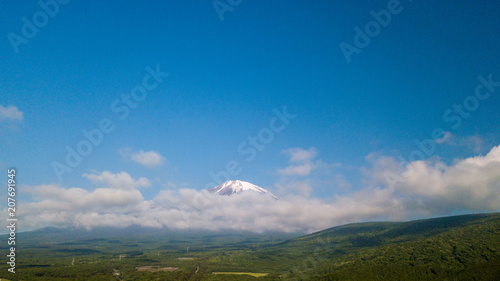 [空撮写真]６月の富士山 曇り