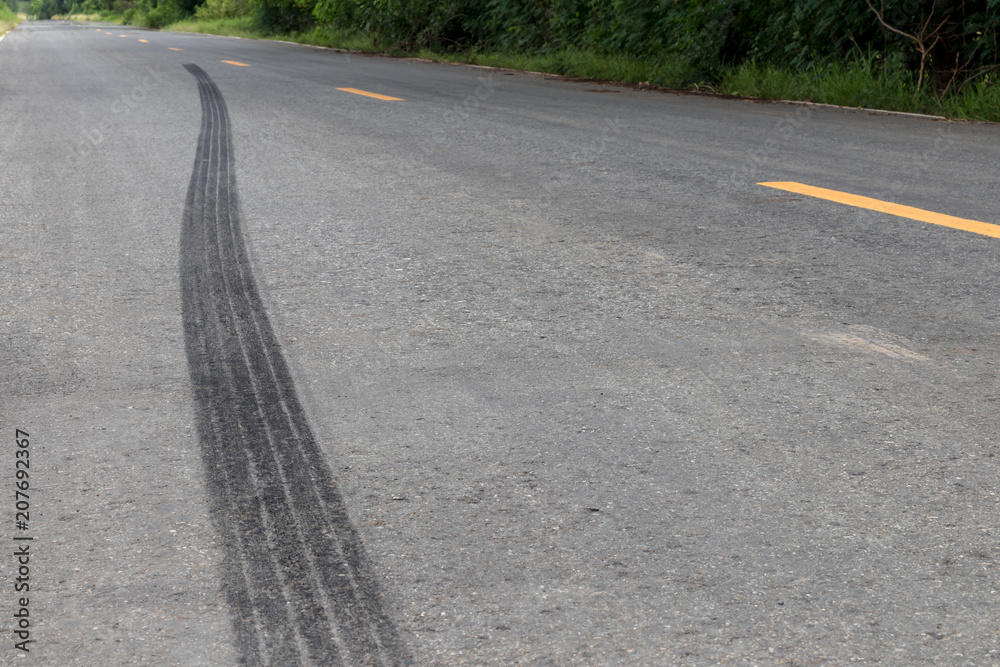 Naklejka premium Traces of black tire brakes on the road.