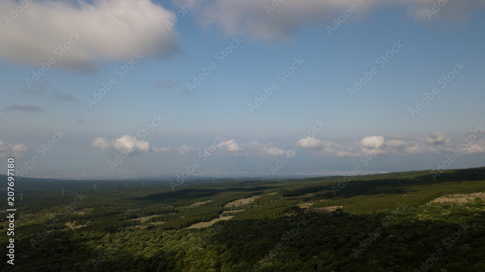 [空撮写真]ドローン空撮 青空と丘