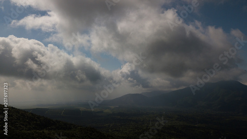 [空撮写真]ドローン空撮 青空と山 © littleblend