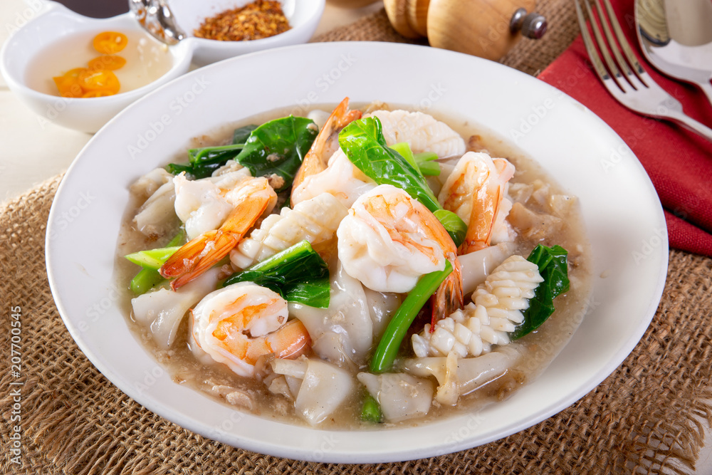 Fried noodle with sea food and kale in gravy Fried noodle with sea food and kale in gravy