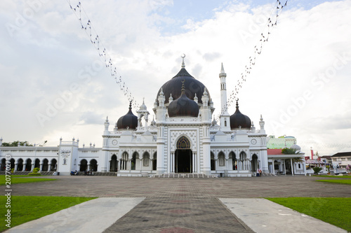 Фотография A view from outside a architecture of Zahir Mosque Alor Setar