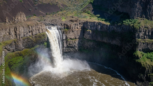 The Palouse Falls, early afternoon, with rainbow