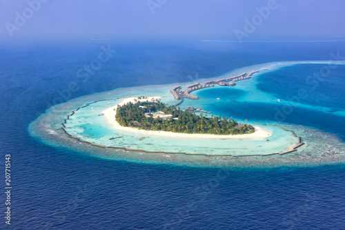 Malediven Insel Urlaub Paradies Meer Textfreiraum Copyspace Halaveli Resort Ari Atoll Luftbild photo