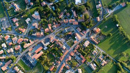 Fototapete Luftbild Luftaufnahme von Cheix-en-Retz Frankreich  © altitudedrone