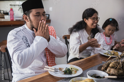 family pray before break fasting