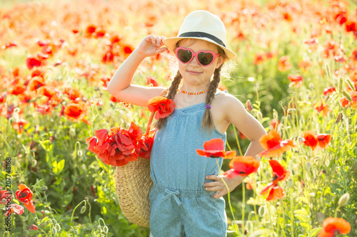 Little girl posing in a poppies