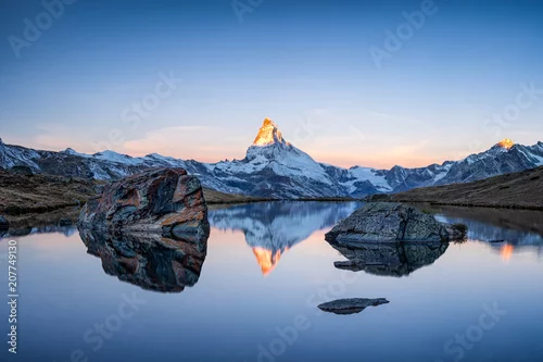 Obraz Stellisee i Matterhorn w Zermatt, Alpy Szwajcarskie, Szwajcaria