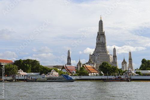 Wat Arun the temple of the dawn from the Chao Phraya River Bangkok, Thailand © brostock