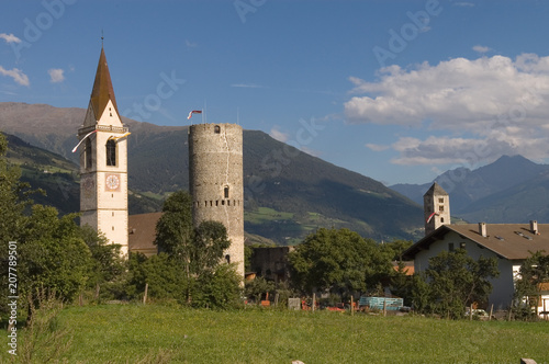 Türme der Pfarrkirche und der Föhlichsburg in Malsch photo