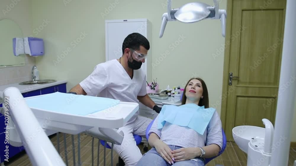 The dentist treats the teeth to the patient. Slow motion The dentist treats the teeth to the patient. Slow motion