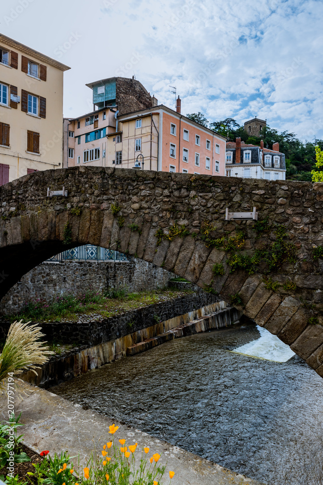 Le vieux pont Valgelas à Annonay