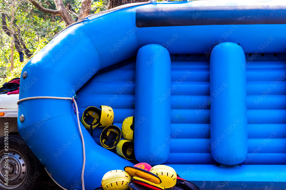 Foto de raft with helmets for safety while rafting in Rishikesh India