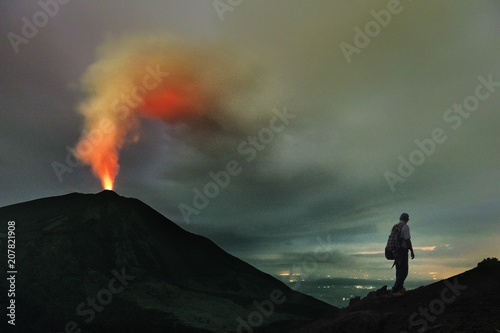 El Volcán Pacaya, Guatemala, Mayo 2018 photo