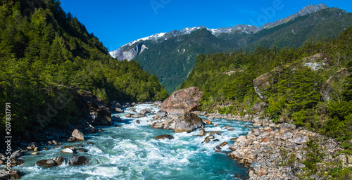 Fototapeta Naklejka Na Ścianę i Meble -  Rapid river with in Patagonian mountains, Chile