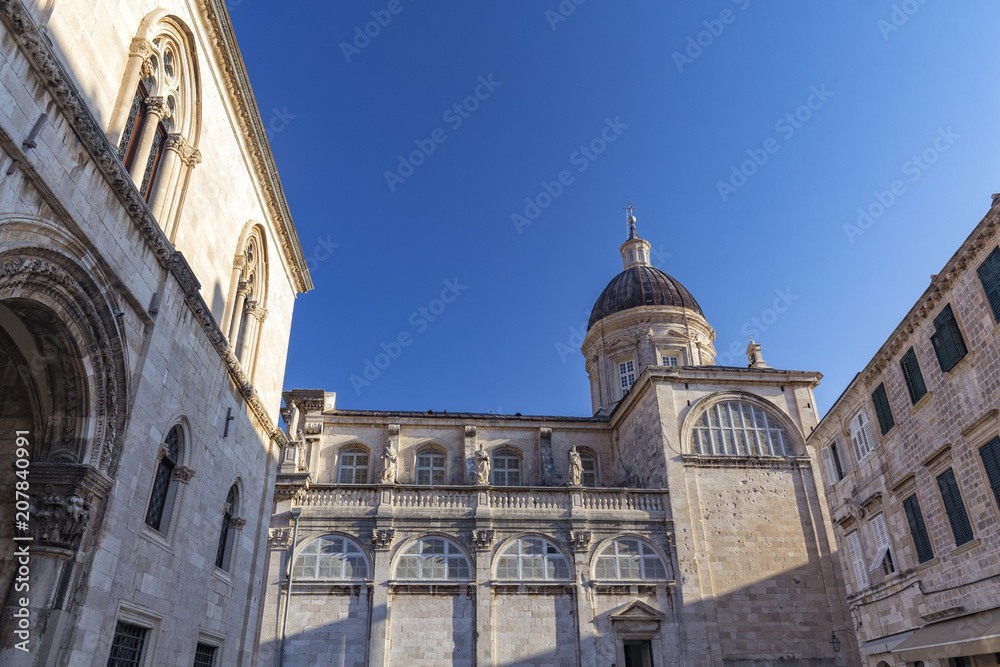the Dubrovnik Cathedral in the afternoon.