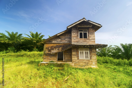 Ruined old house under blue sky © Creativa Images