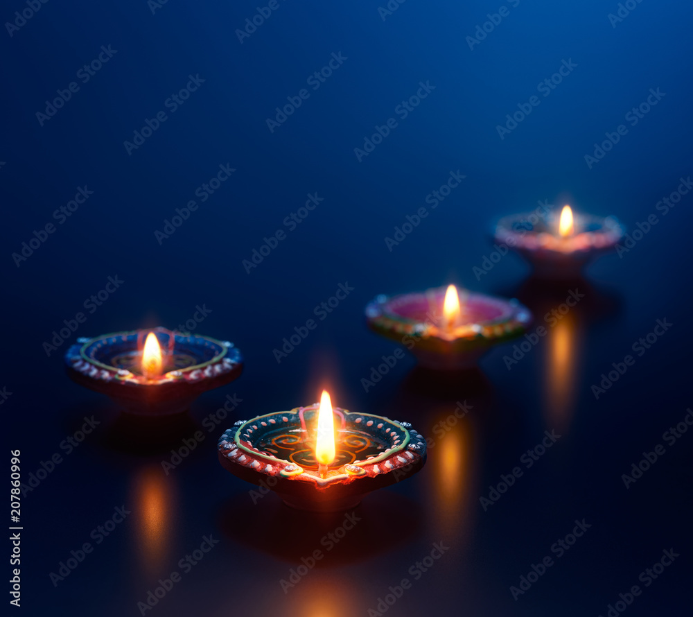 Naklejka premium Colorful diya lamps lit during diwali celebration