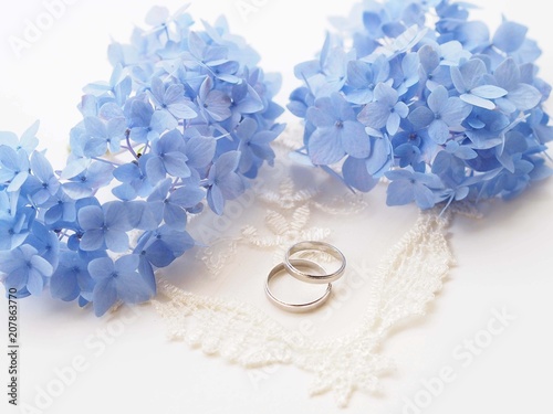 紫陽花と結婚指輪