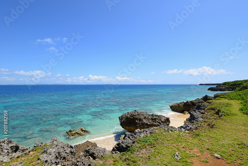 沖縄の青い海 © Liza5450