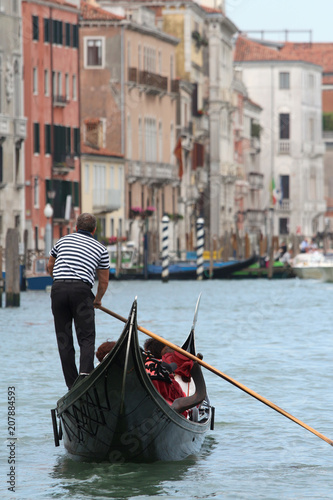 gondolier back wearing a blue marinière
