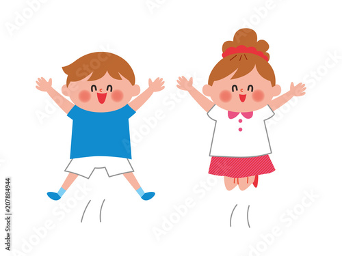ジャンプする子供の男女