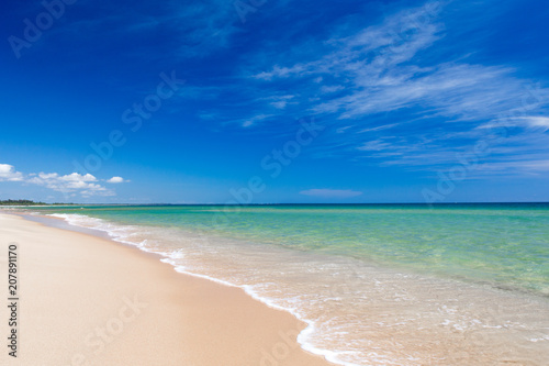 Sea view from tropical beach with sunny sky. Summer paradise beach
