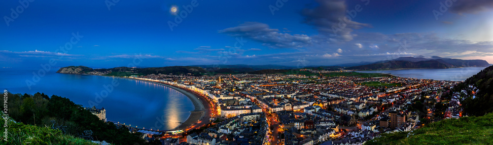 Fototapeta premium LLandudno at Dusk /North Wales