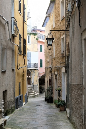strada architettura vecchio citta' vicolo antico borgo villaggio paese © FERRUCCIO