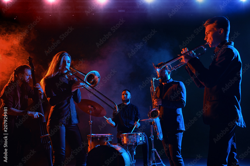 Fototapeta premium Jazz band performs at the club