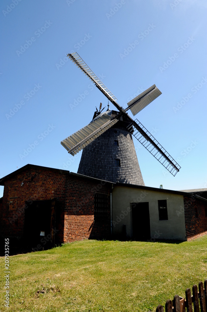 Straupitz, funktionsfähige Holländerwindmühle