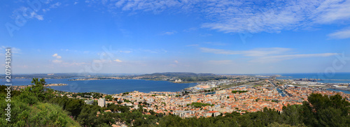 Panorama du port et de l'étang de thau de la ville de Sète