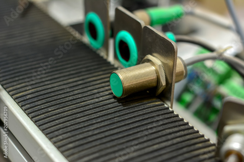 Inductive proximity sensor or proximity switch installed on the machine