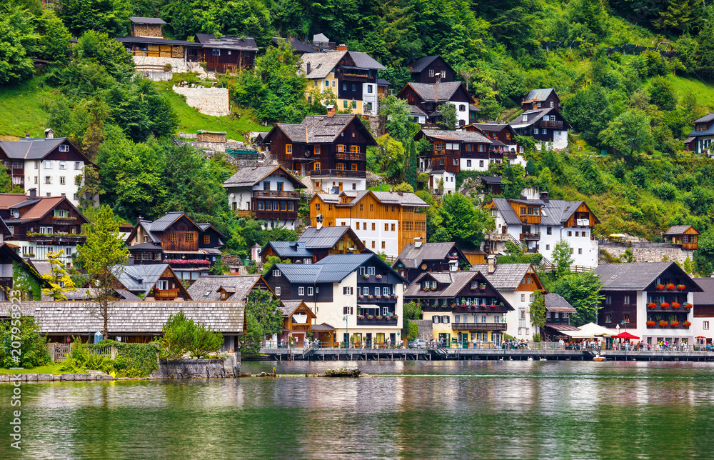 Obraz premium Hallstatt, Austria. View to Hallstattersee Lake and Alps
