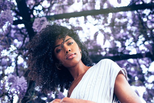Photos Young black woman surrounded by flowers