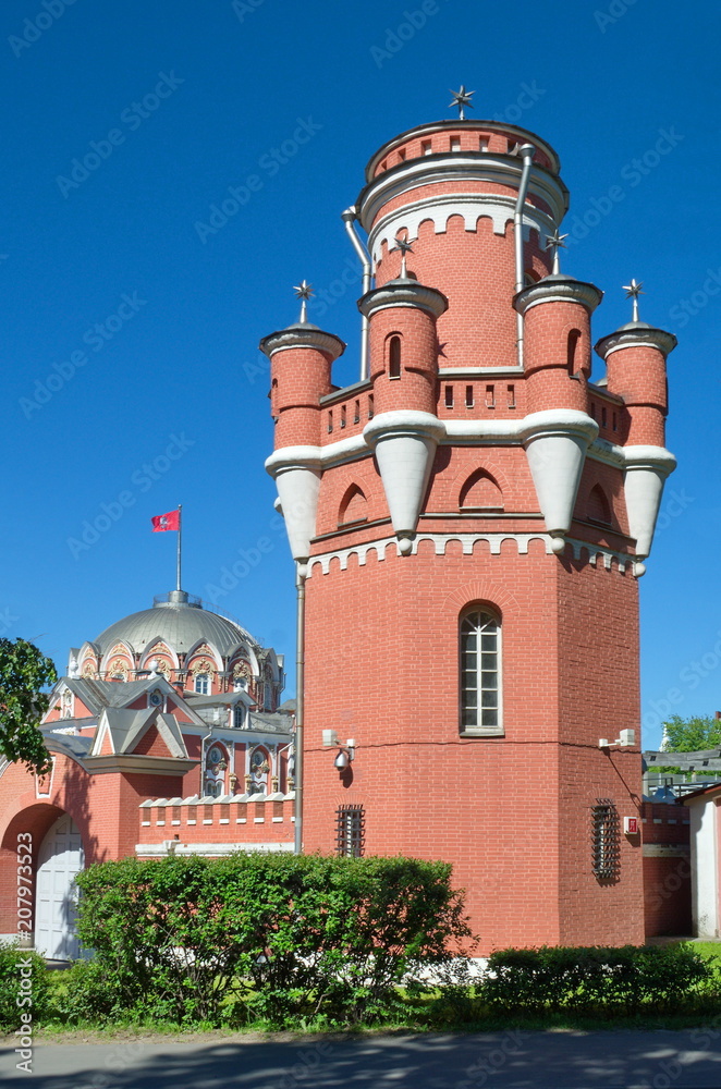 Obraz premium Petrovsky travel Palace in Moscow on the Leningradsky prospect, Russia. It was built in 1776-1780-ies by the architect Matvey Kazakov and is an example of Russian neo-Gothic architecture