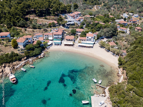 Bilde på lerret Luftaufnahme des Fischerdorfes von Katigiorgis, Pelion, Magnesia, Griechenland,