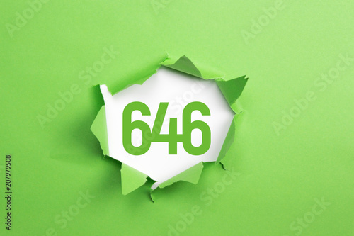 gruene Nummer 646 auf gruenem Papier