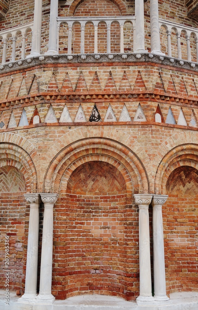 Murano, Basilika S. Maria e S. Donato, Arkade