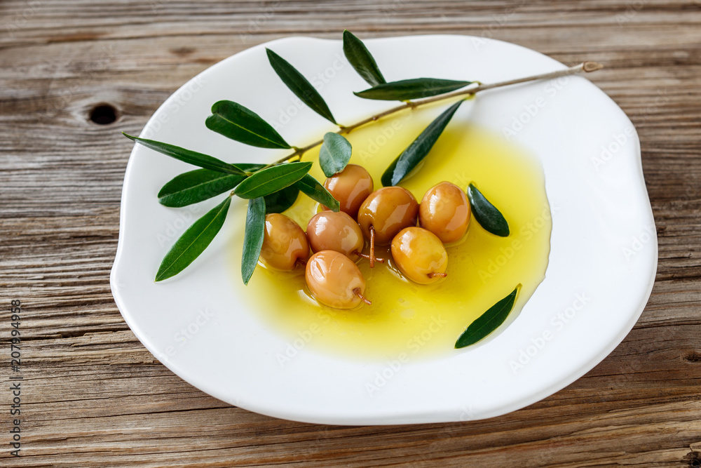 Zeytin, zeytinyağı ve zeytin dalı Zeytin, zeytinyağı ve zeytin dalı