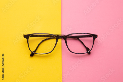 Obraz na płótnie graduated glasses on colorful background w salonie