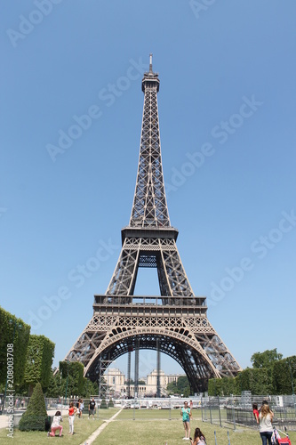 Eiffel tower (Paris, France) © Артём Ипатов