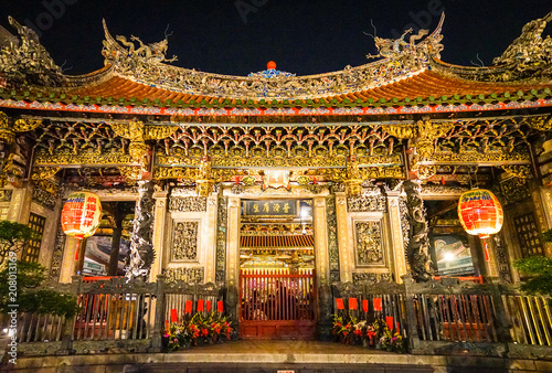 the exterior architecture of Longshan temple