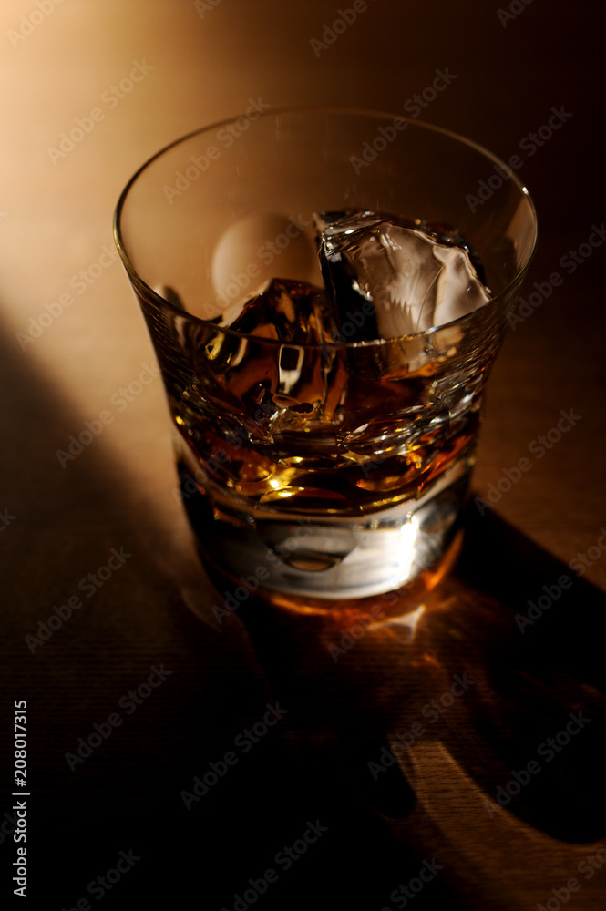 ウイスキーロック ウィスキー Stock 写真 Adobe Stock